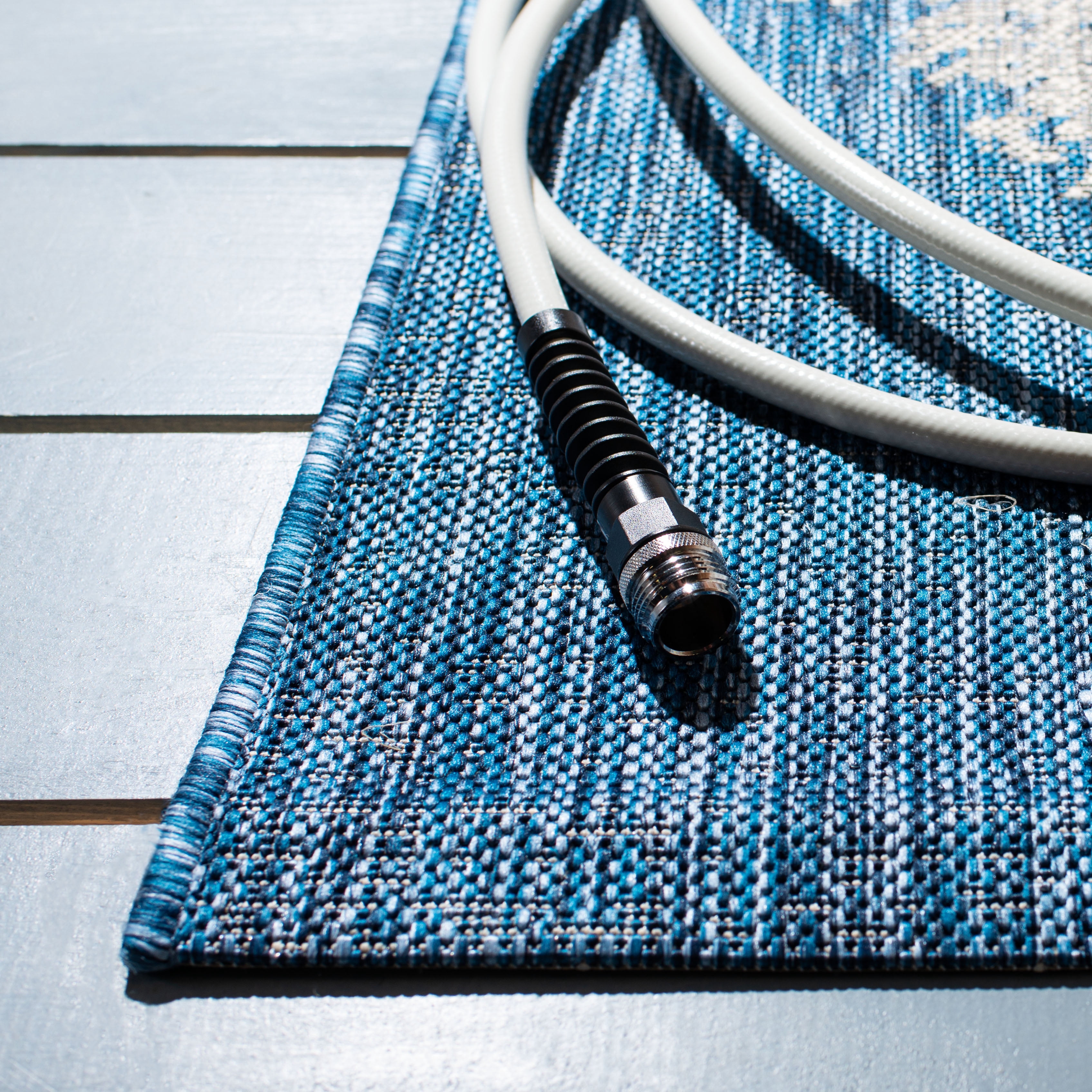 SAFAVIEH Courtyard Jaymz Radiant Indoor/Outdoor Runner Rug, Navy/Grey, 2'3" x 8'