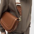 thumbnail image 2 of Bolso pequeño con solapa a la moda, bolsos de hombro con correa ancha de diseñador, bolso cruzado de cuero pu de lujo, monederos pequeños para teléfono de tendencia 2024, 2 of 5