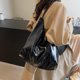 thumbnail image 4 of Bolso Hobo Elegante Hombro Retro PU para Mujer Compras, 4 of 9