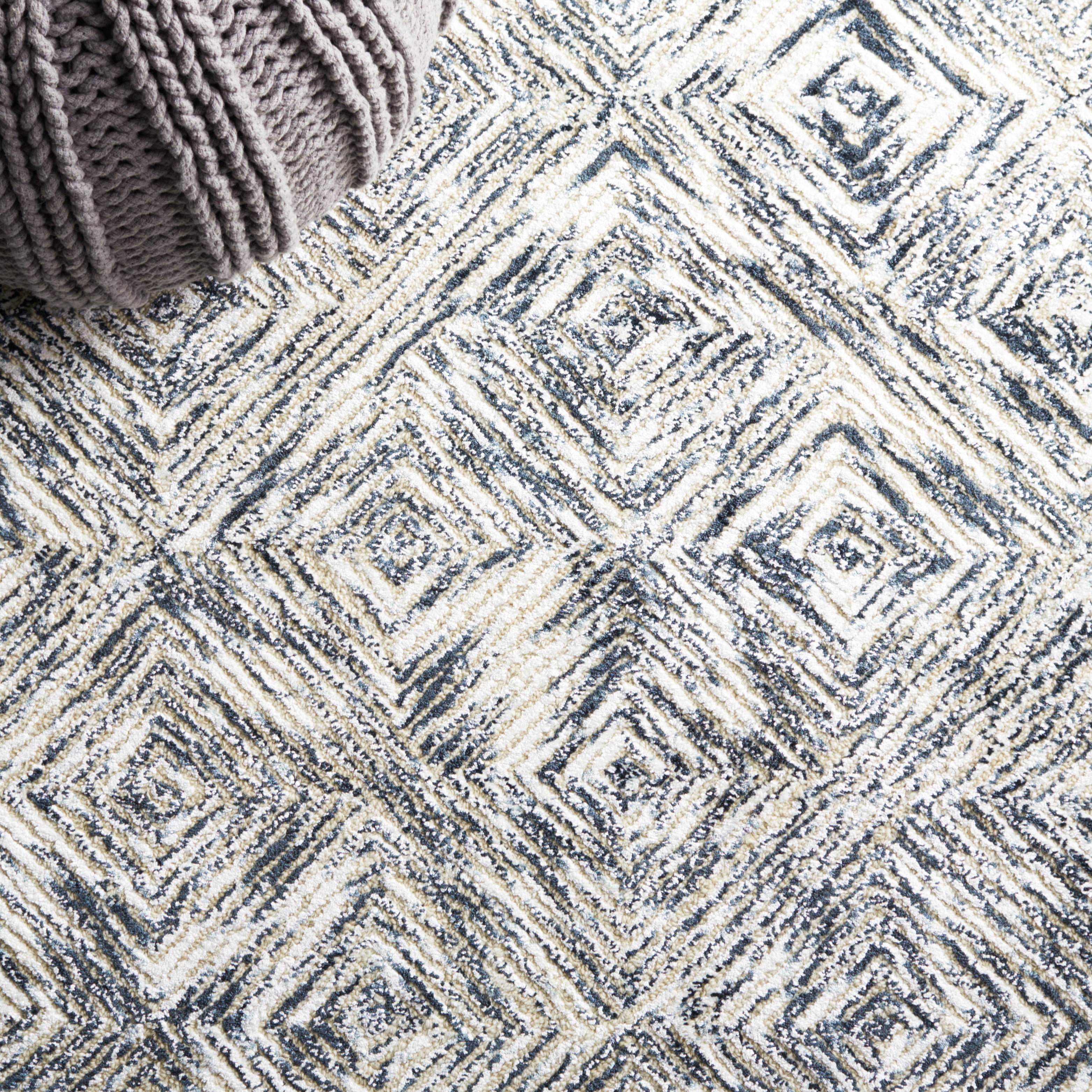 SAFAVIEH Soho Deandre Abstract Area Rug, Ivory/Green, 6' x 6' Round