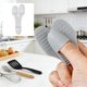thumbnail image 4 of Clip térmico de silicona para el pulgar en cuencos y platos calientes – Mini funda antideslizante para el pulgar en microondas, horno y cocina, 4 of 8