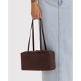 thumbnail image 3 of Bolso Bowler de nylon BAGGU color café 15 x 30 x 10 cm, 3 of 4