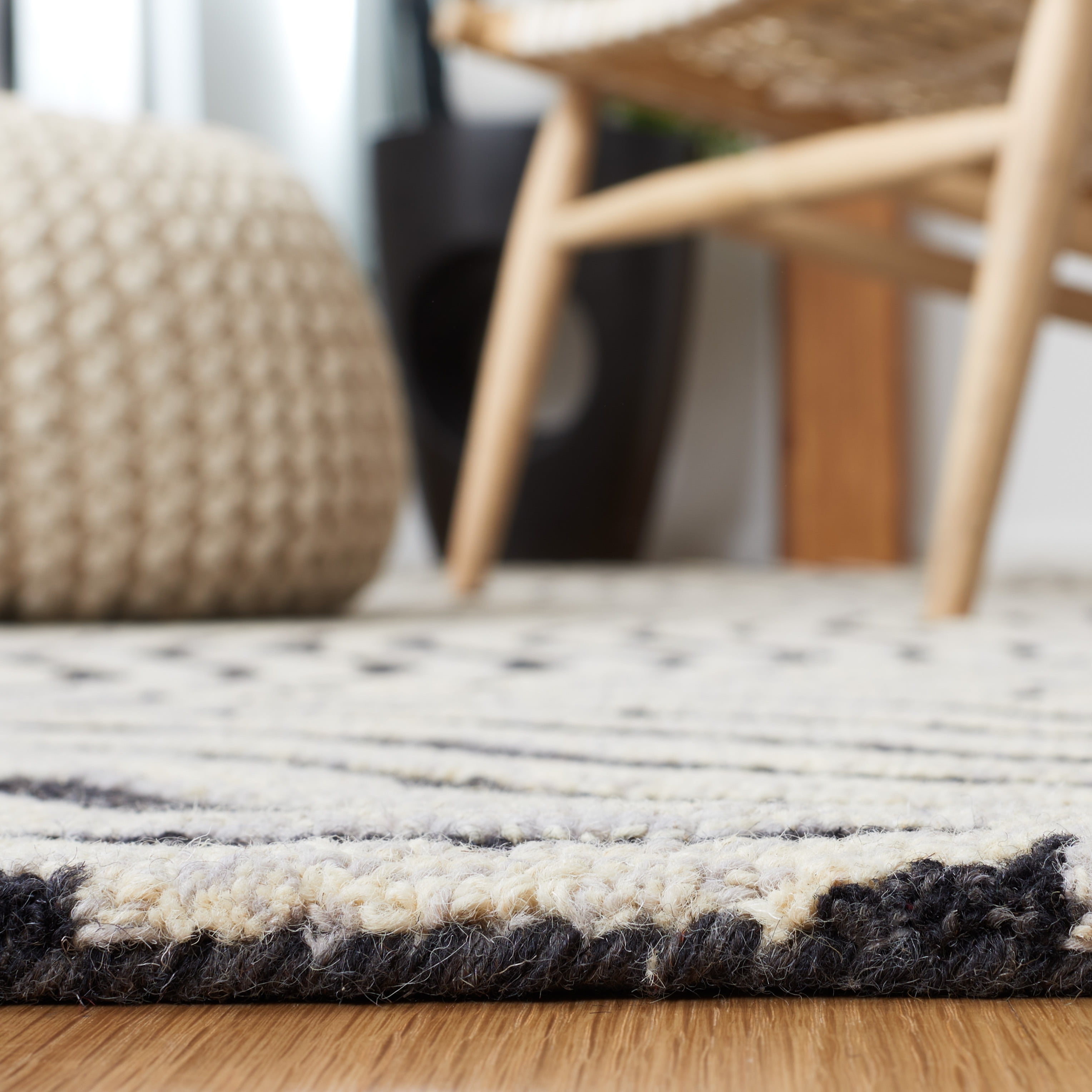 SAFAVIEH Metro Quinn Wavy Striped Area Rug, Black/Beige, 6' x 6' Square