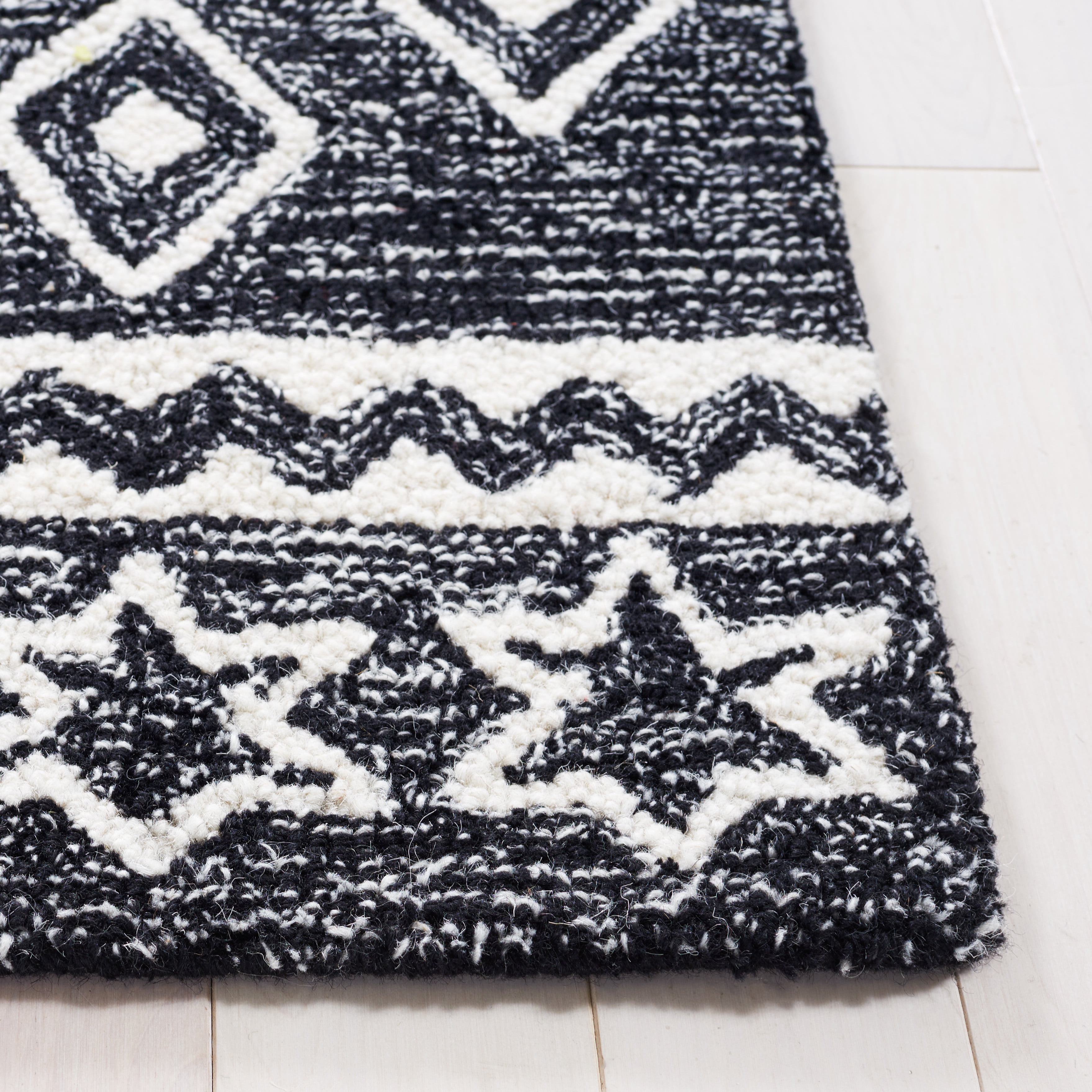 SAFAVIEH Micro-Loop Regis Geometric Area Rug, Black/Grey, 6' x 9'