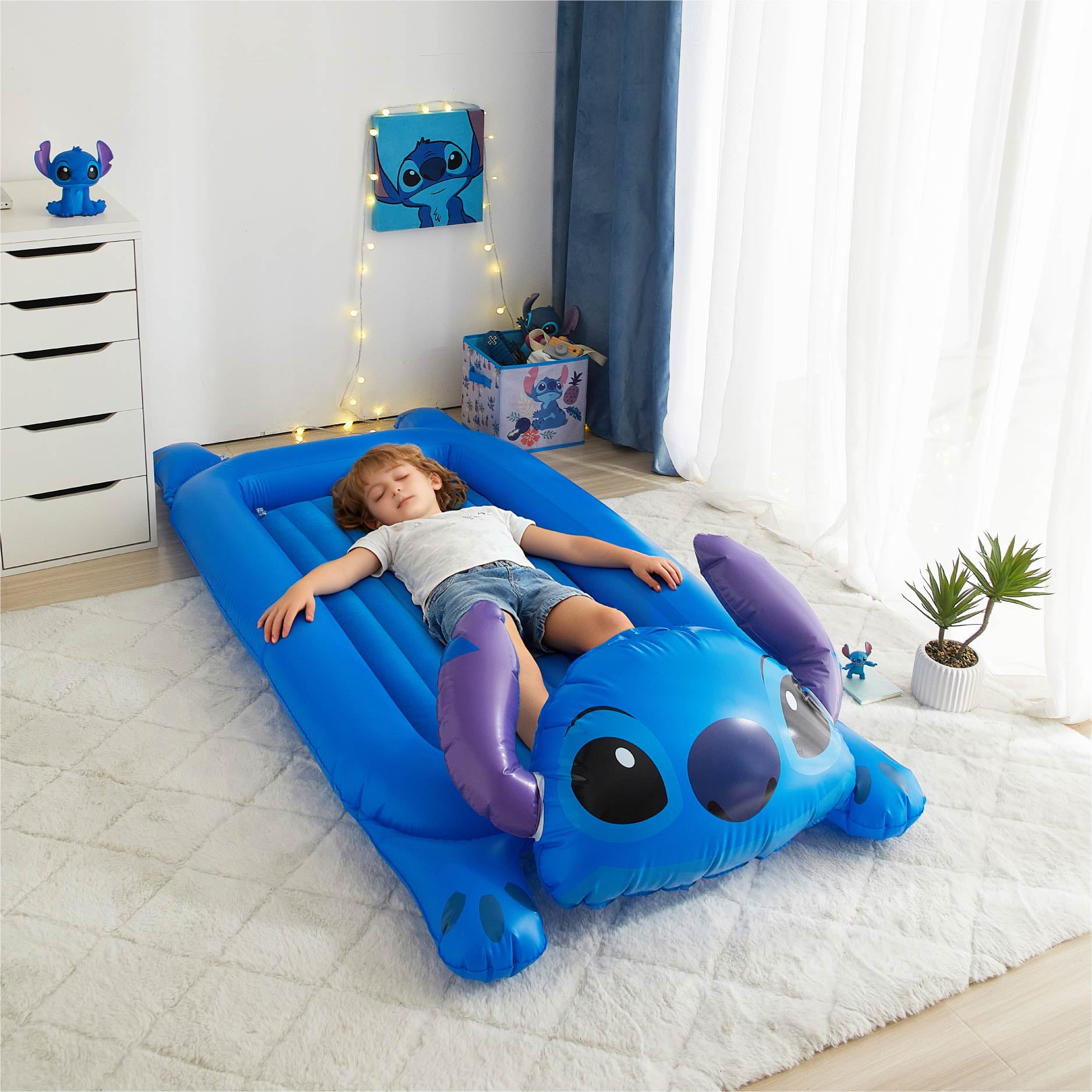 ハローキティのエアーベッドです。 Hello Kitty Inflatable Portable Kids Travel Bed - Walmart.com