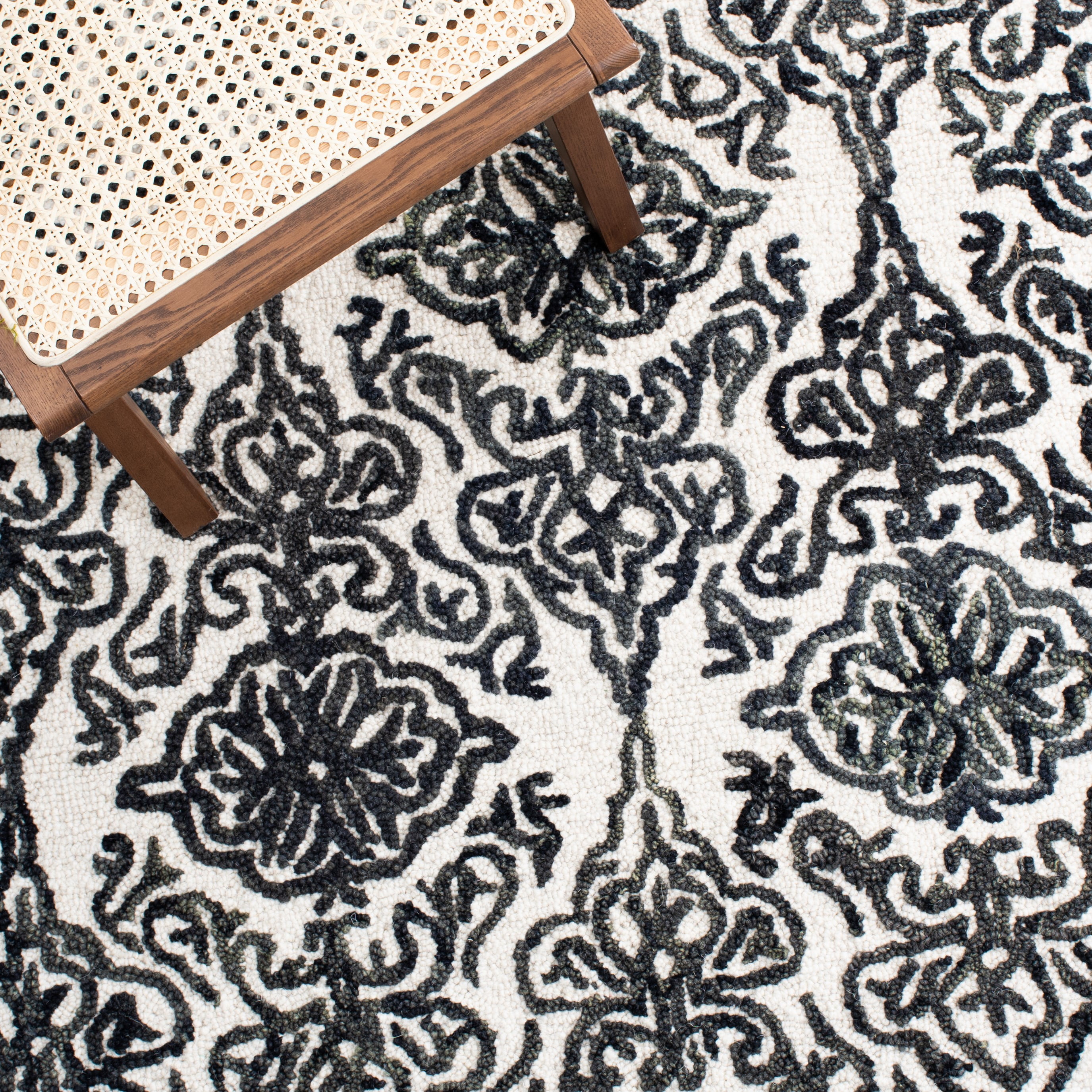SAFAVIEH Blossom Asher Geometric Wool Area Rug, Ivory/Black, 4' x 6'