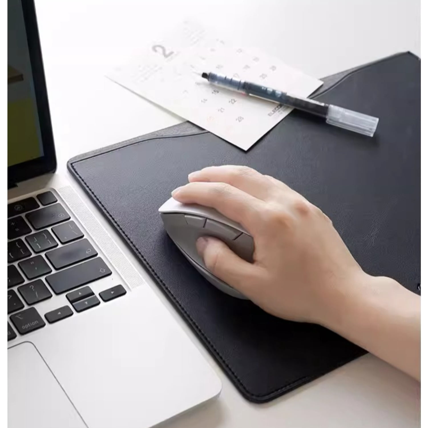 Silent Wireless Bluetooth Mouse with Ergonomic Design, Comfortable Grip for Gaming, Laptop and IPad Use