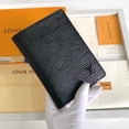 thumbnail image 1 of Tiro Físico L.V Nuevo Soporte Para Pasaporte Para Hombre MonogramM60181 Cartera Con Caja, 1 of 4