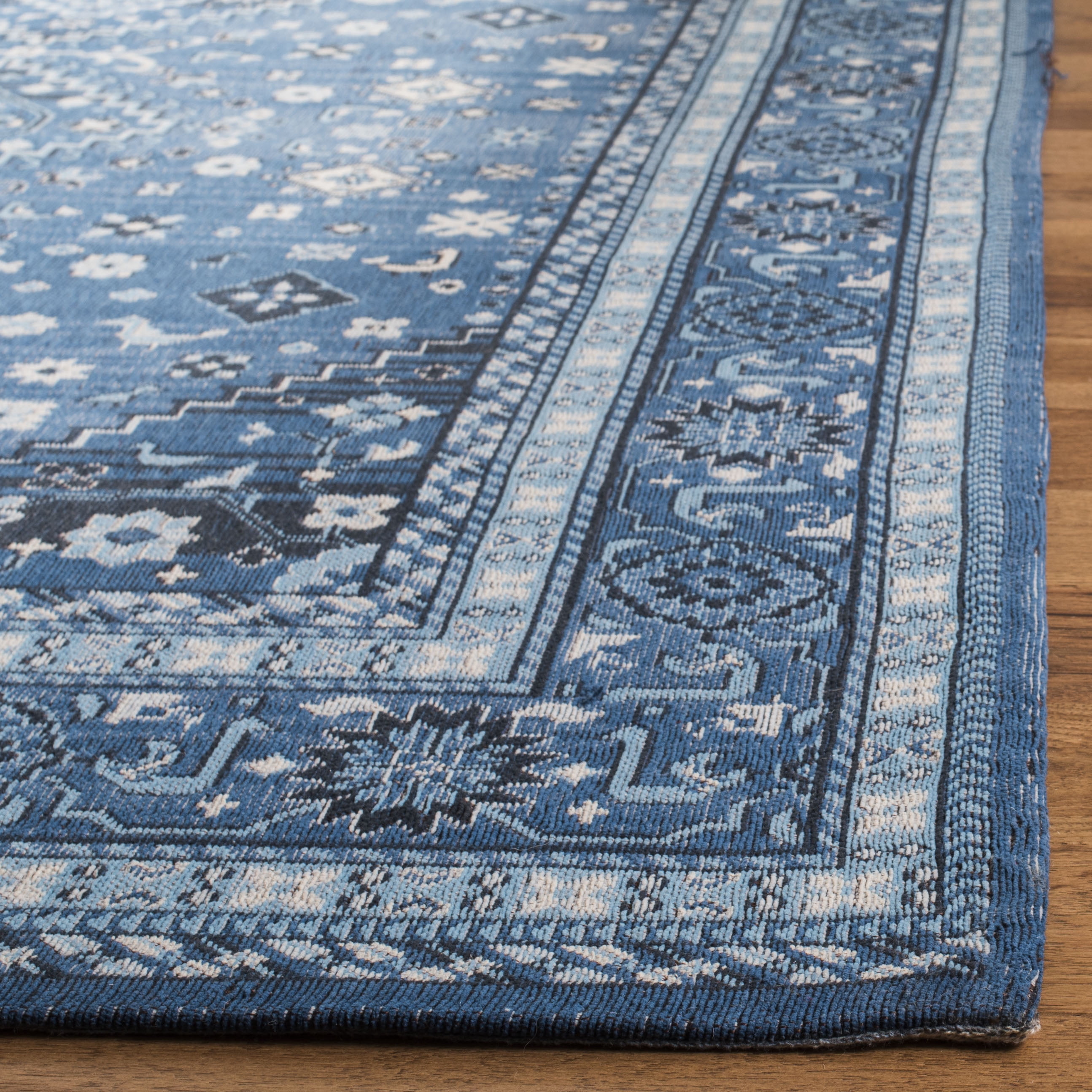 SAFAVIEH Classic Vintage Tristen Geometric Polyester Area Rug, Blue/Charcoal, 6' x 9'