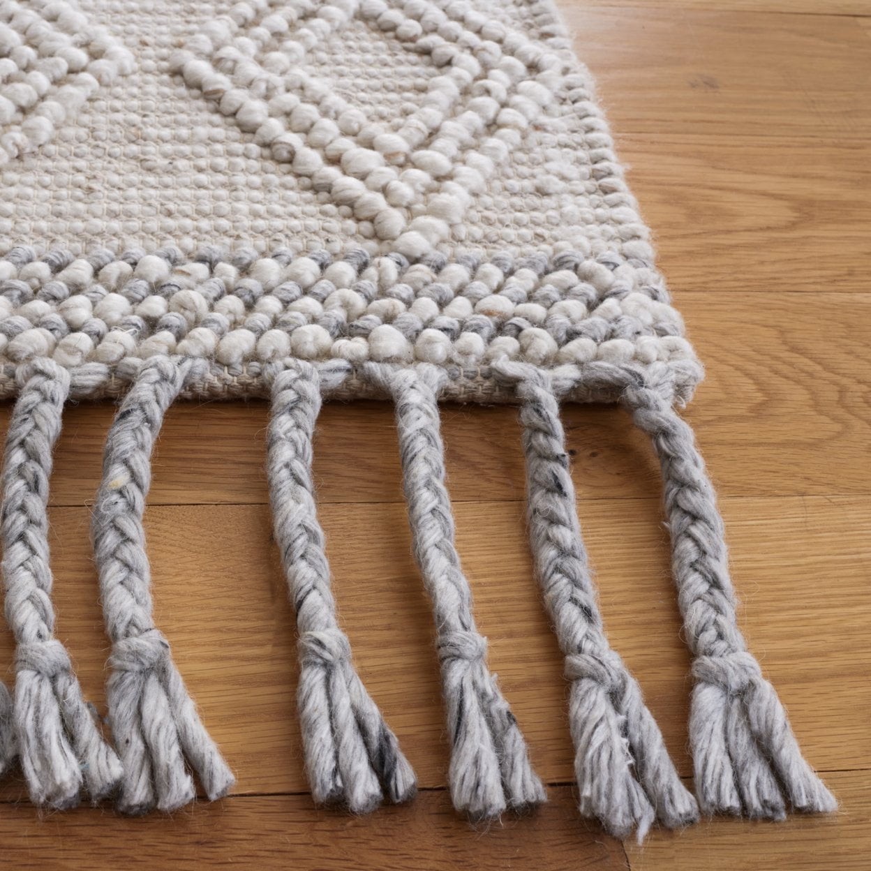SAFAVIEH Natura Andrina Southwestern Area Rug, Ivory/Grey, 4' x 6'