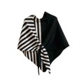 thumbnail image 1 of Chal de rayas triangulares para mujer, elegante y de fácil cuidado, ideal para climas fríos. blanco y negro, 1 of 7