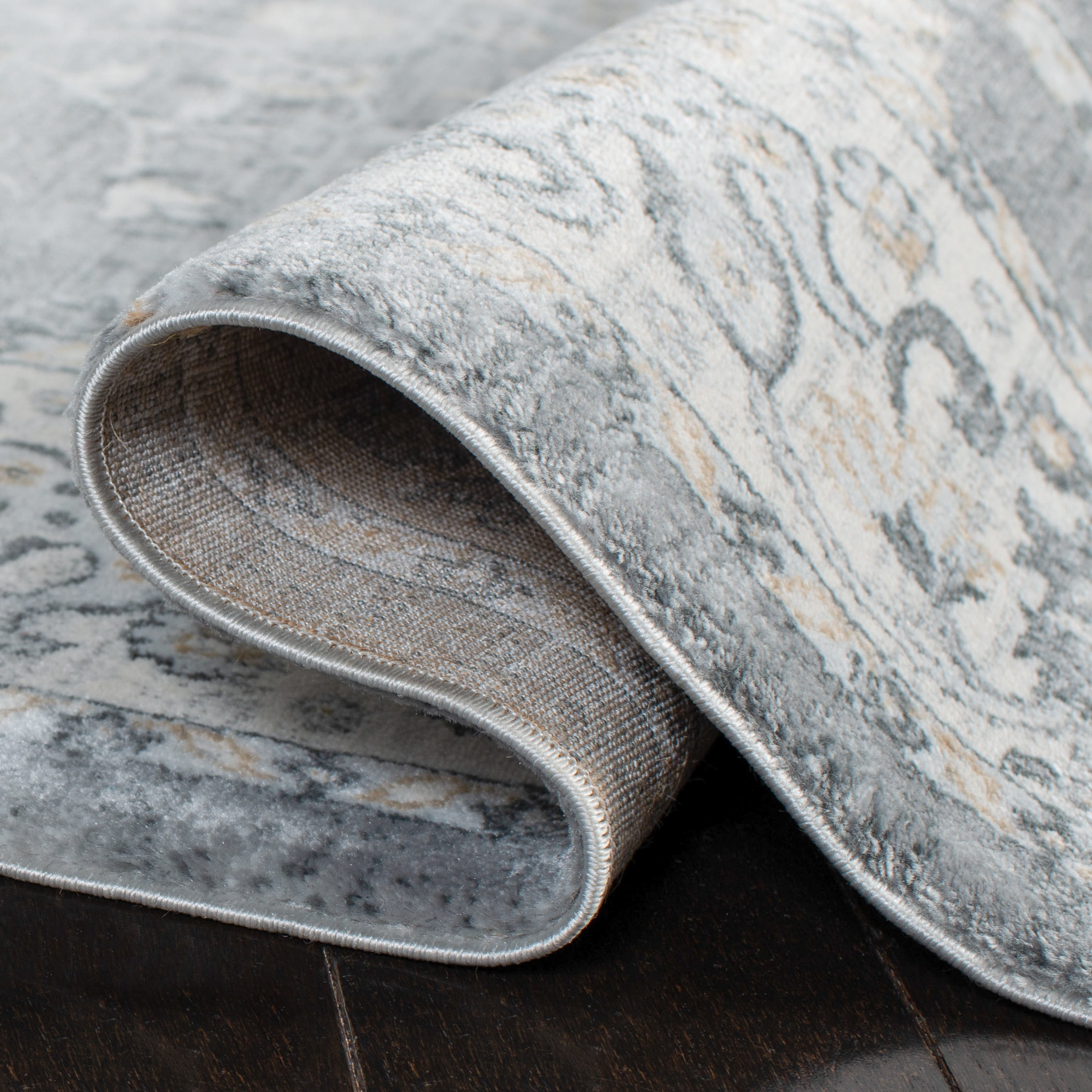 SAFAVIEH Isabella Kiana Oriental Area Rug, Grey/Cream, 6'7" x 6'7" Square