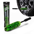 thumbnail image 1 of Cepillo para llantas Slick Products con cerdas suaves y flexibles, 1 of 7