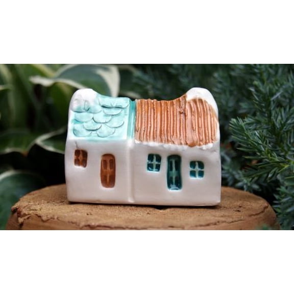 GlensheePottery Handcrafted Ceramic House Tin Wee Semi-Detached Bothies Seamist/Toffee in gift box