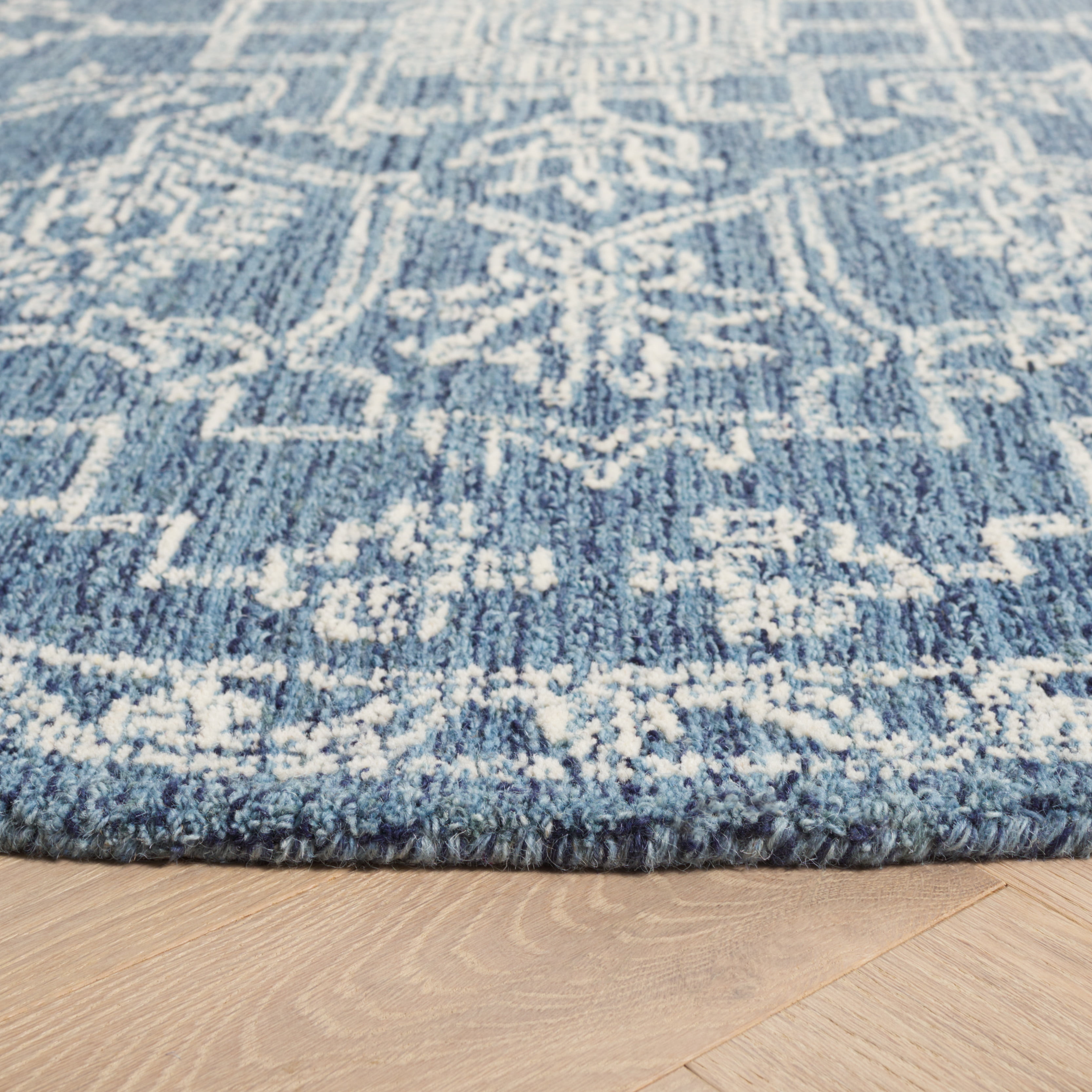 SAFAVIEH Micro-Loop Wesley Medallion Area Rug, Blue/Ivory, 6' x 6' Round