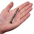 thumbnail image 2 of Dselvgvu Clarinete en miniatura con soporte y estuche, mini instrumento musical, mini clarinete en miniatura, modelo de casa de muñecas, adorno de Navidad y regalo (3,11 pulgadas), 2 of 5