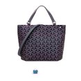 thumbnail image 2 of Bolso luminoso geométrico para mujer, bandolera acolchada, plegable, liso, láser, 2024, 2 of 7