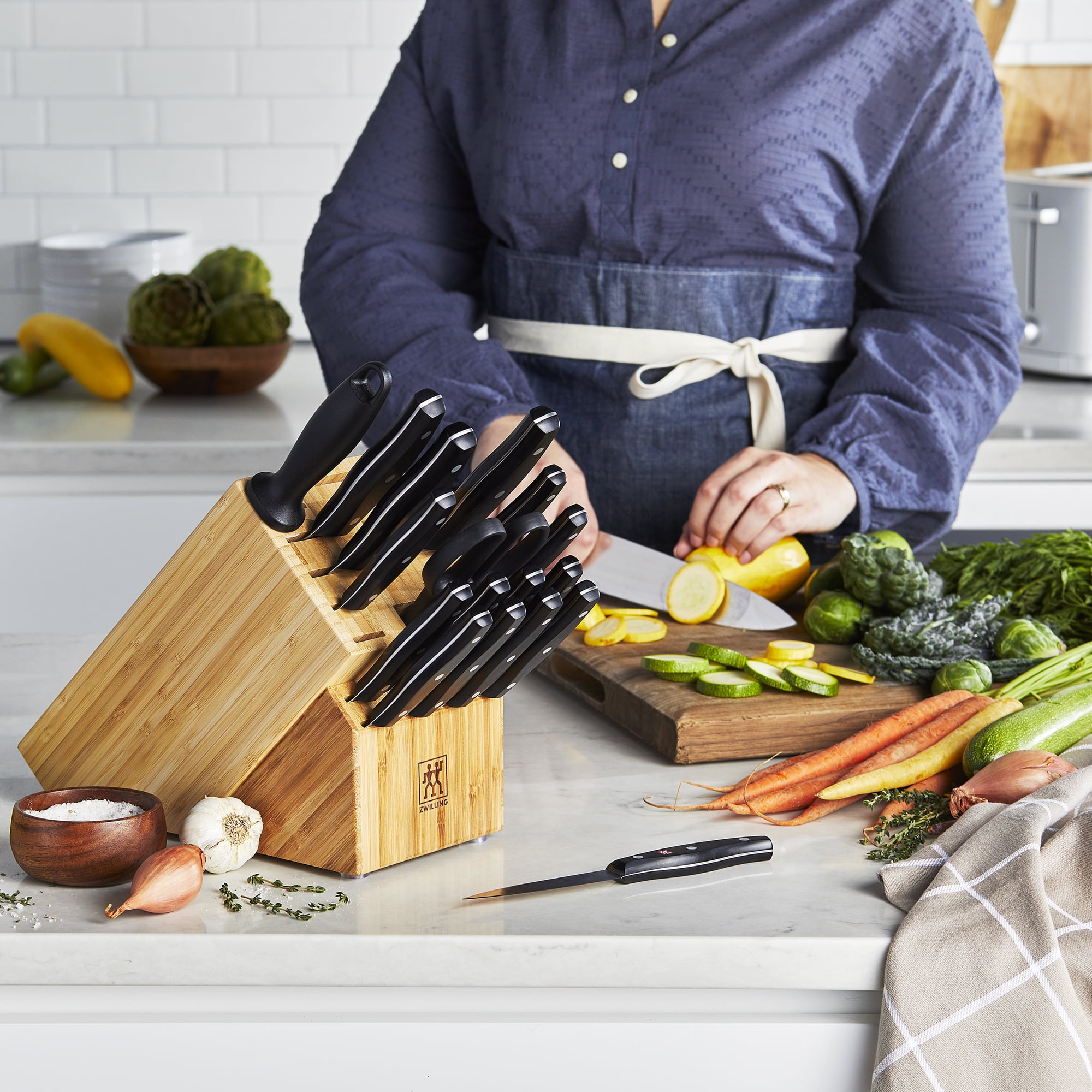ZWILLING Twin Signature 19-pc German Knife block set, Made in Company-Owned German Factory, Special Formula Steel