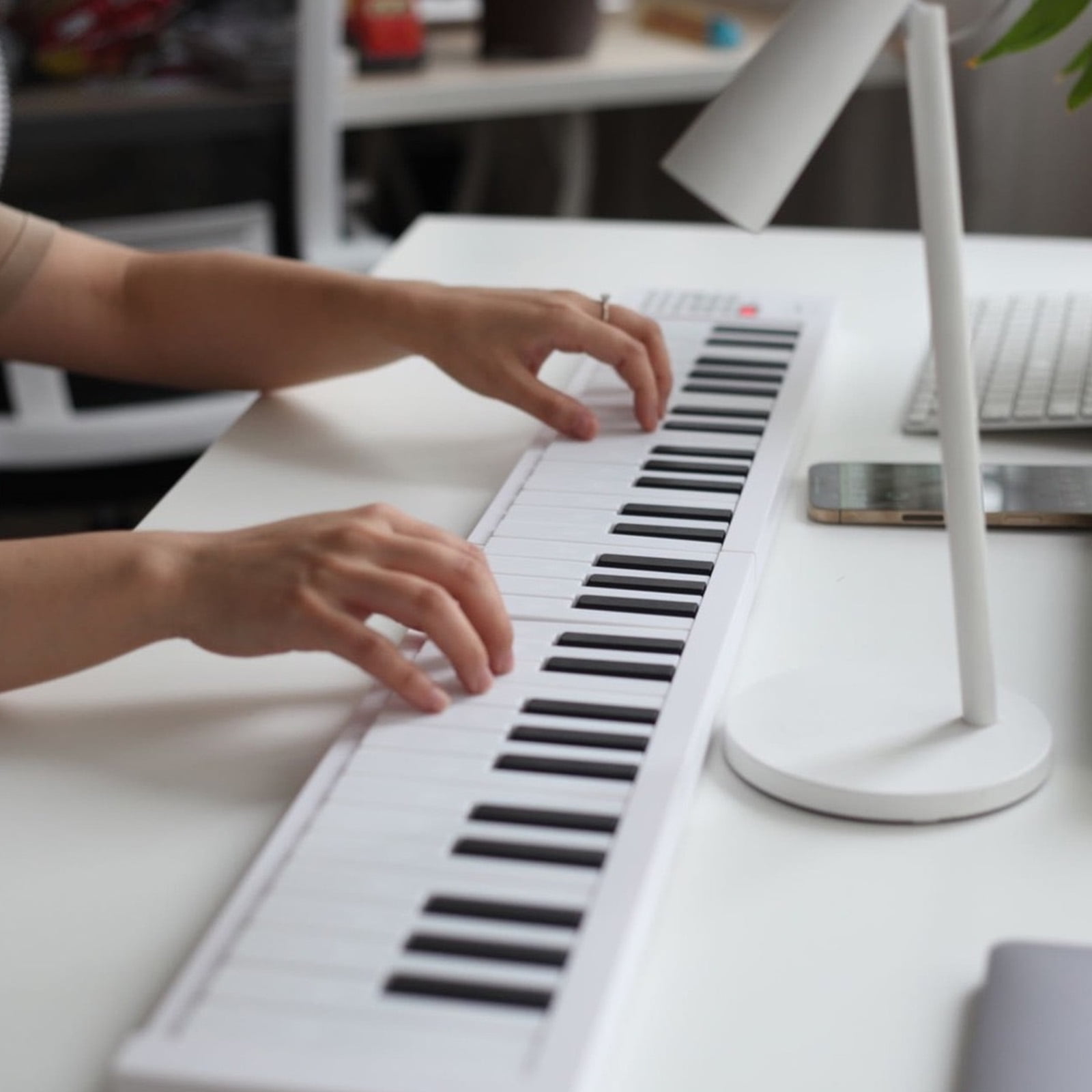 OUTGOO 61 Keys Folding Piano Keyboard, Portable Electric Keyboard Piano with Teaching Mode, Recording, Playback, Carrying Bag and Power Supply, Digital Music Keyboard for Kids Adult Beginners