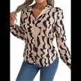 thumbnail image 1 of Camisa de Larga con Botones Geométricos para Mujer, Blusa Informal Ajustada con Cuello y Estampado Integral. Caqui M, 1 of 10