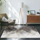 thumbnail image 1 of La Alfombra de La Sala de Estar Es Geométricamente Buena para Uso Doméstico, El Dormitorio Está Cubierto con Tapetes y La Alfombra de La Mesita de Noche Se Usa Como Tapete., 1 of 3