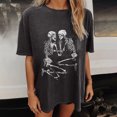 thumbnail image 2 of Patrón de pareja de calavera oscura para mujer Patrón de característica creativa Casual Estampado retro Manga corta suelta Camisetas de cuello redondo para hombres y mujeres Pompotops hfajkhk138740, 2 of 9