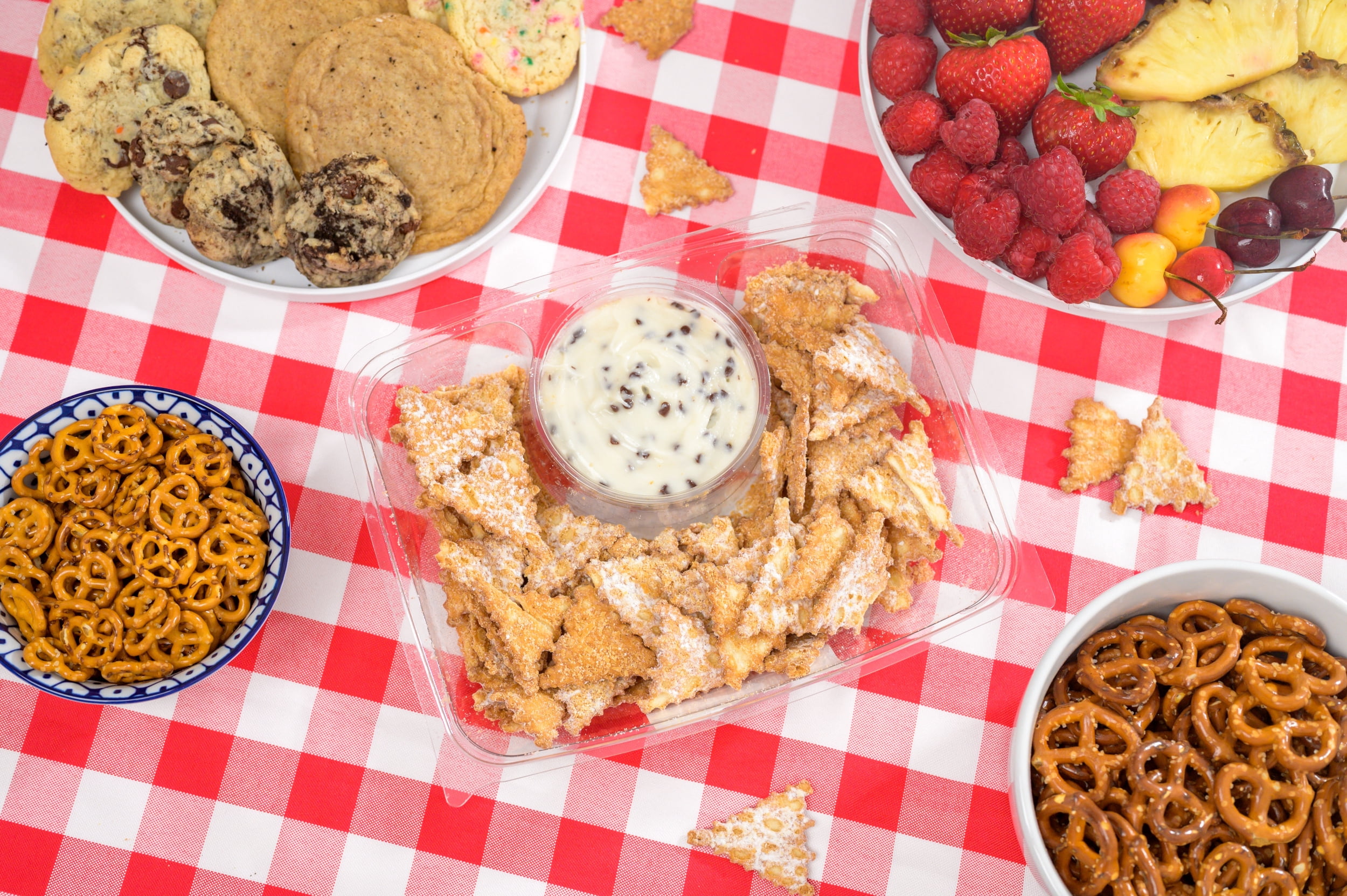 Golden Cannoli Chips and Dessert Dip 10 oz Clamshell Refrigerated Kosher