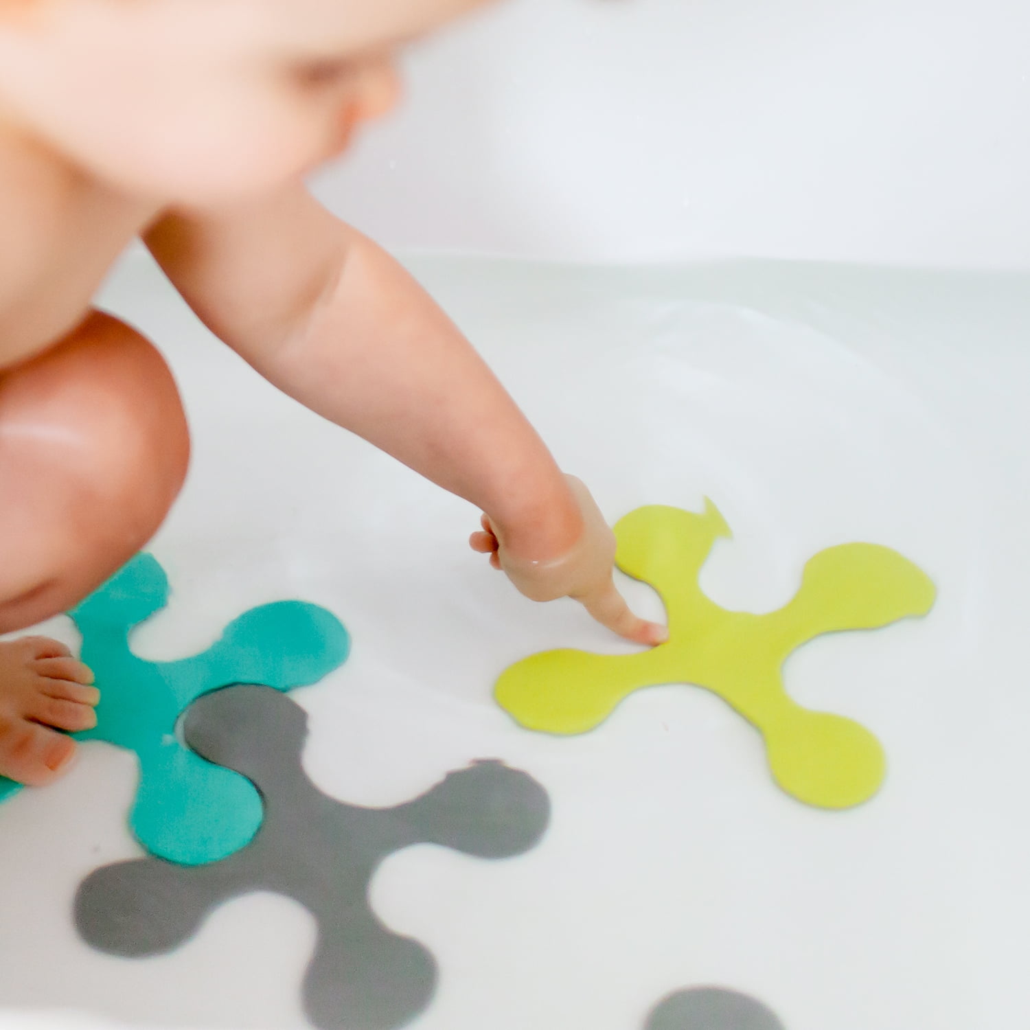 77.5 x cm Munchkin Dandy Dots Children’s Non Slip Safety Bath Mat Multi Color 