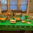 thumbnail image 3 of Mantel de fútbol, ​​paquete de 2 fundas para mesa de fútbol (54" x 72") para decoraciones de Superbowl, día de juego, portón trasero, 3 of 7