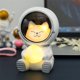 thumbnail image 4 of Luz de noche de astronauta lindo astronauta mascota regalo hogar lámpara decorativa de resina para dormitorios(gato). XianweiShao 8390615108027, 4 of 5