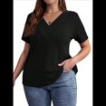 thumbnail image 2 of Camisa Informal de Corta con Cuello en V Cruzado, Color Liso, con Perforaciones y Diseño Cepillado para Mujer, Talla Grande Negro XXL, 2 of 7