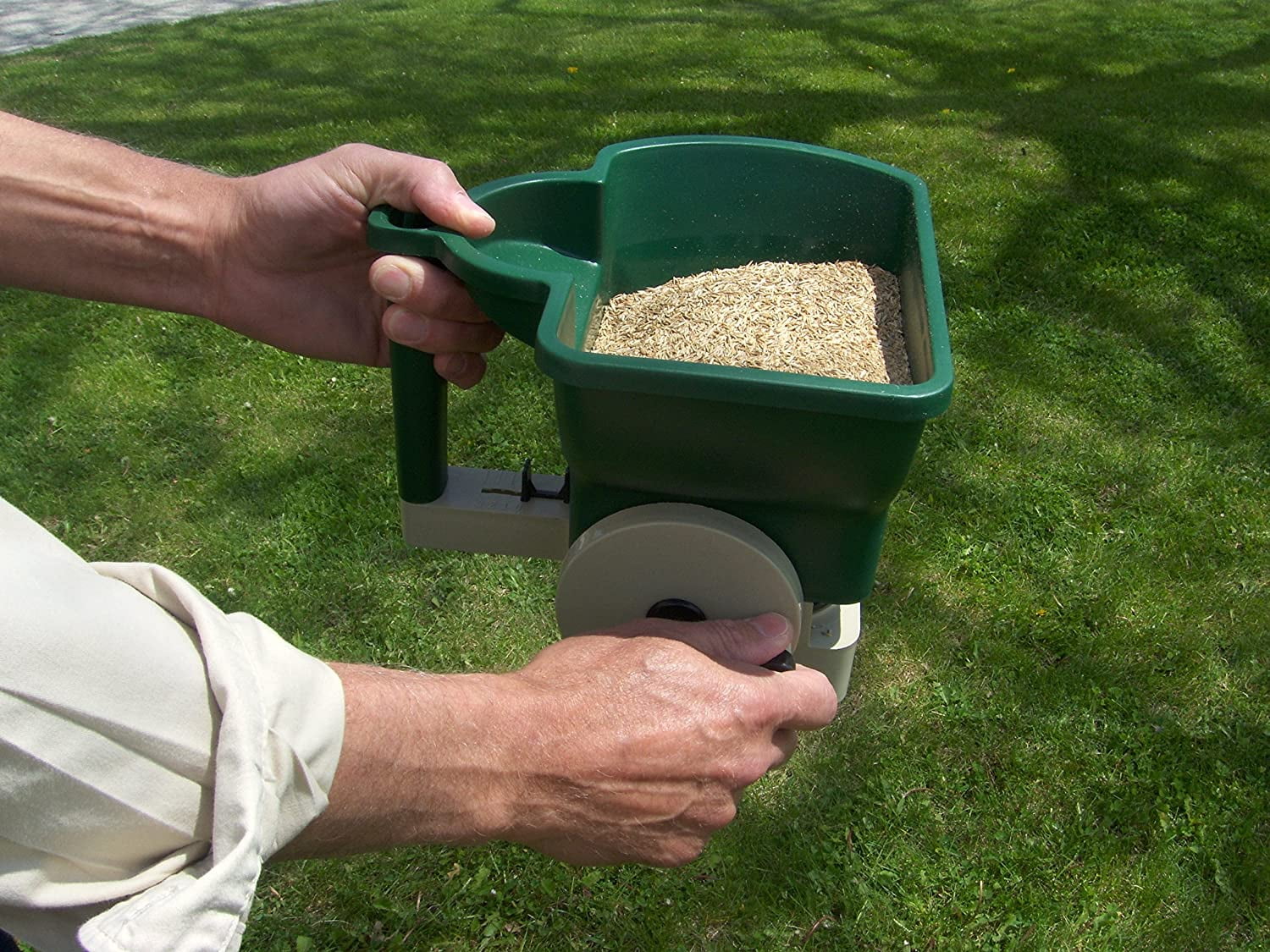  Manual Seed Planter Fertilizer Machine, Corn Soybean Peanut  precisionHand-Push Roller Seeder,Lawn & Garden Spreaders with 5 Seed Plates  : Patio, Lawn & Garden