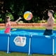 thumbnail image 4 of Cesta de almacenamiento junto a la piscina para piscinas elevadas | Contenedor organizador de polipropileno, beige blanco, 22,7x18x15cm, portabebidas de gran capacidad, diseño estable con pinza, 4 of 7