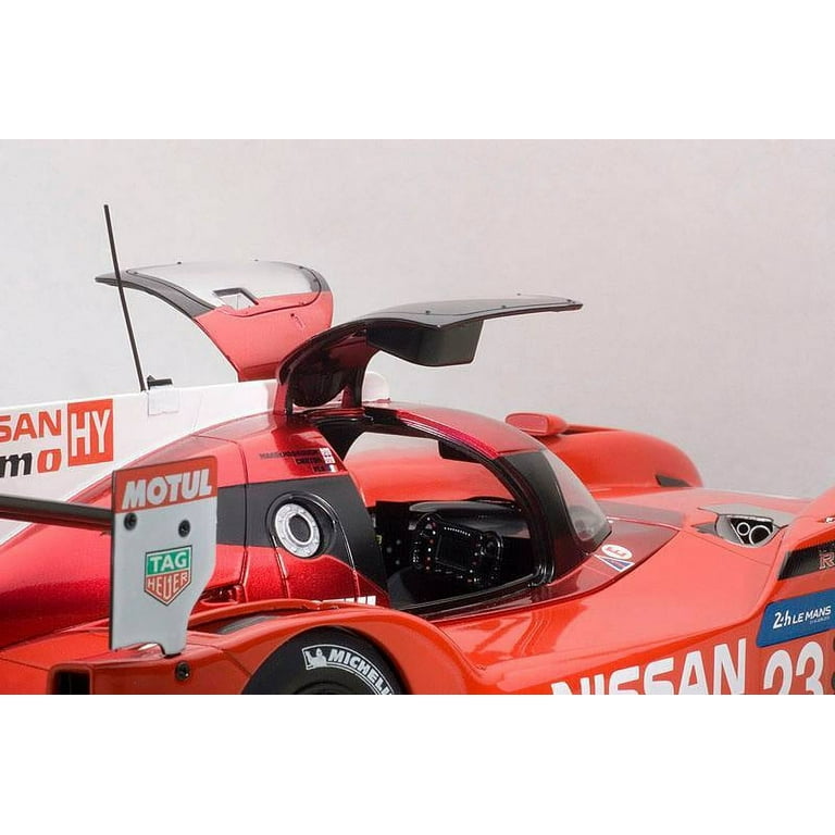 オートアート1/18　NISSAN GT-R LM NISMO Amazon.com: Nissan GT-R LM Nismo 2015 Test Car #23 1/18 by