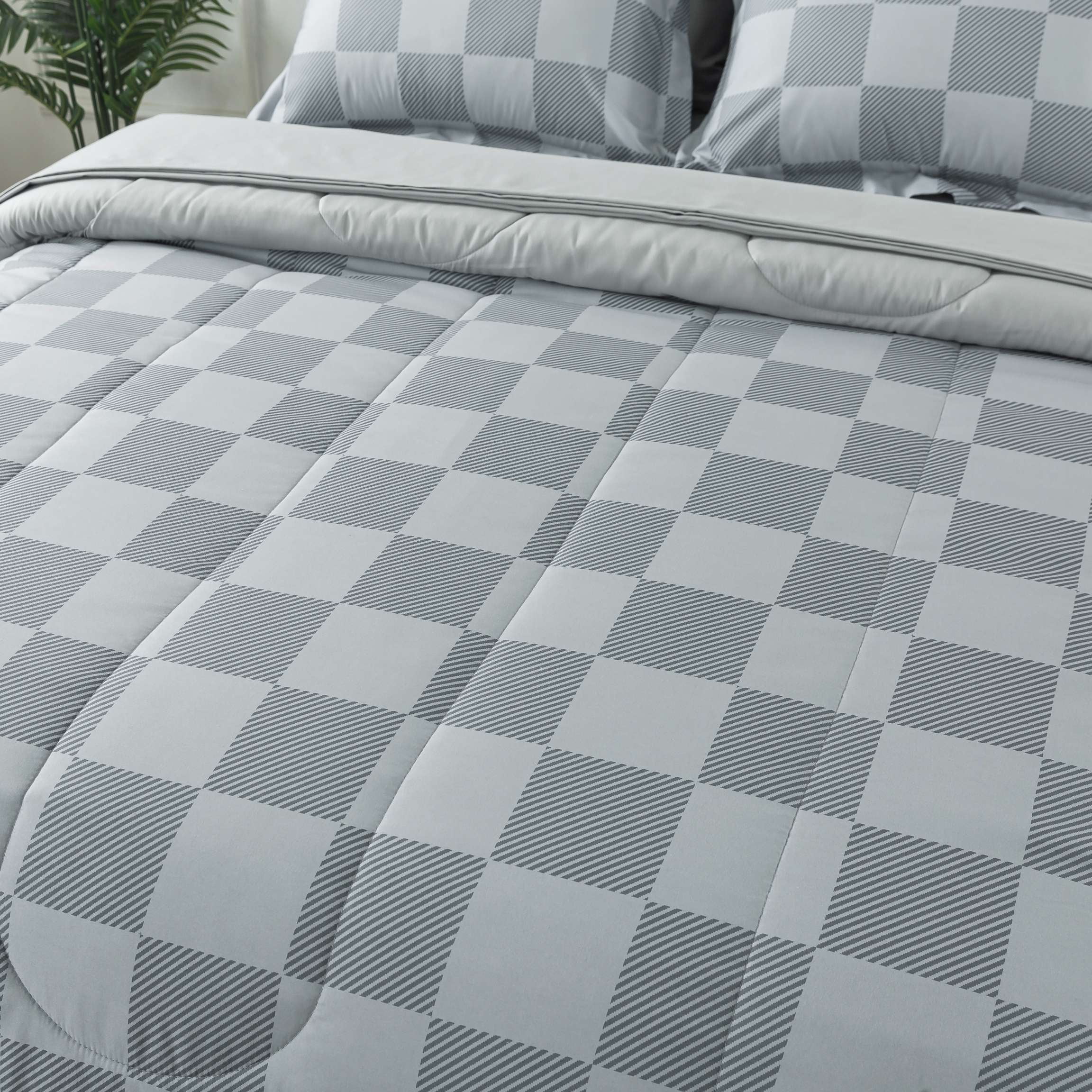 Mainstays 7 Piece Reversible Bed in a Bag Comforter Set with Sheets, Grey Check, Full
