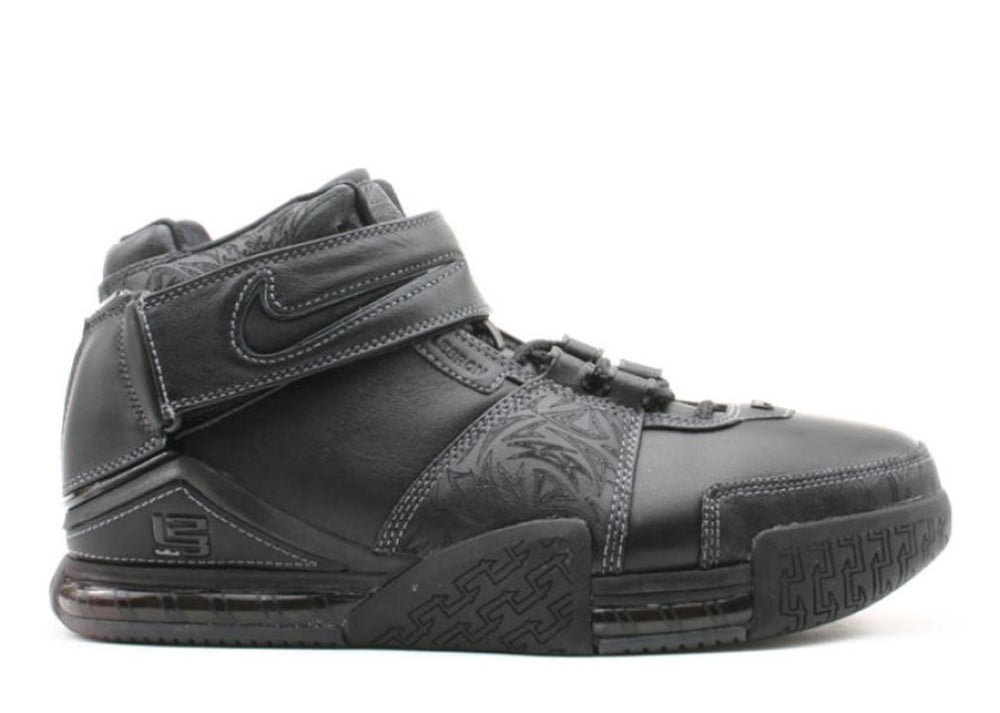 lebron 2 different shoes