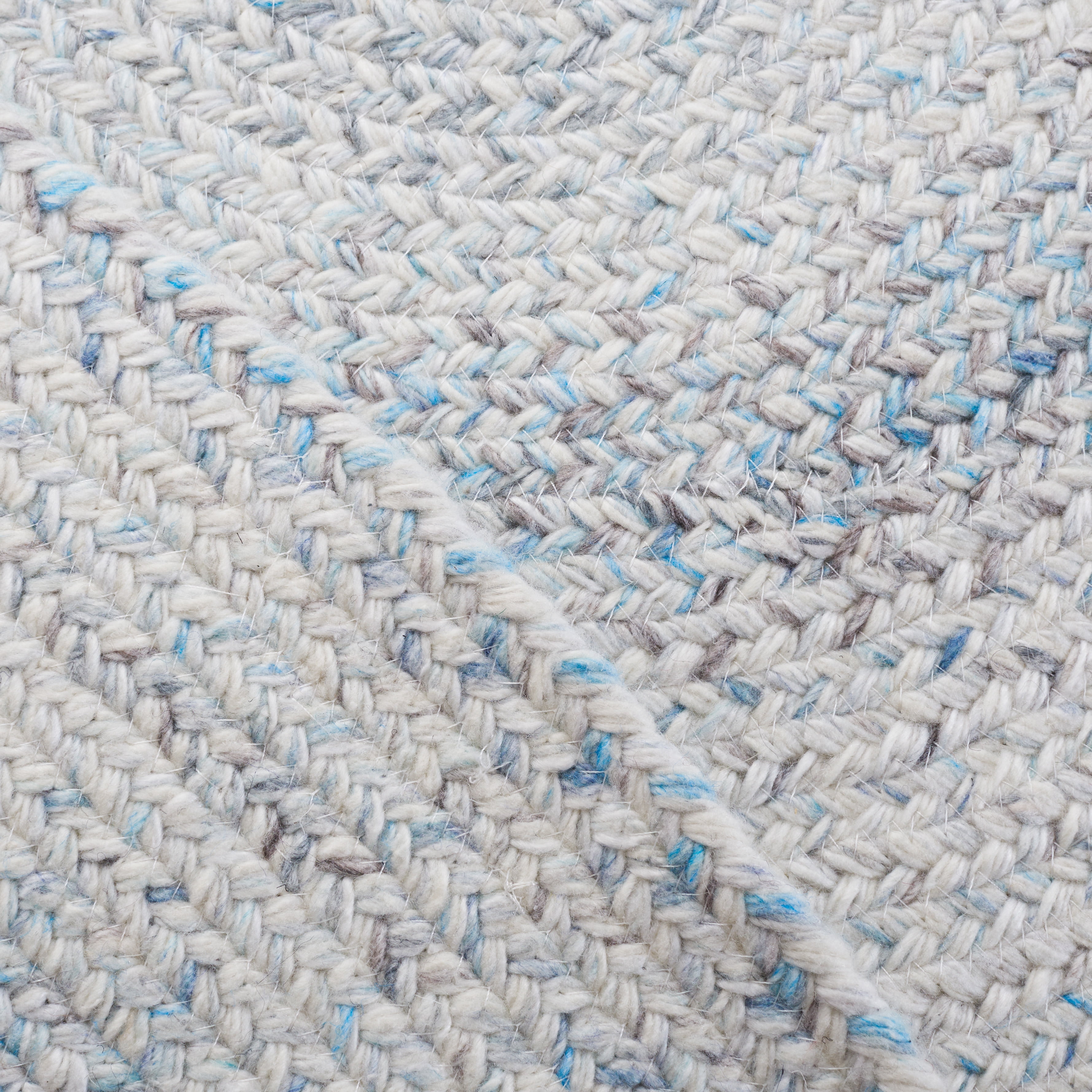 SAFAVIEH Braided Lyla Solid Polyester Reversible Area Rug, Ivory/Light Blue, 3' x 3' Round