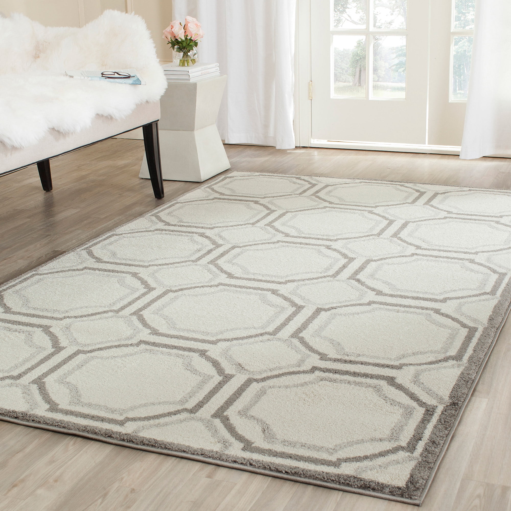 Safavieh Amherst Winnie Geometric Indoor Outdoor Area Rug