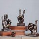 thumbnail image 5 of Bonita compra Mano Dedo Gesto Escritorio Estatuas Dedos Escultura Hogar creativo Sala Gabinete Estante Decoración (pulgares arriba en oro) Feliz Sencillez, 5 of 5