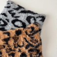 thumbnail image 4 of Gorro de invierno de piel sintética para mujer con orejas de gato, cálido y esponjoso, con estampado de leopardo., 4 of 5