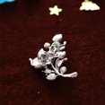 thumbnail image 2 of Broche en Forme de Feuilles Style Rétro pour Femmes avec Décor en Cristal Argent Mat, 2 of 6
