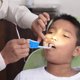 thumbnail image 3 of Portahilo dental reemplazable con carrete integrado y alambre plano, con 30 metros de hilo dental (azul), 3 of 7