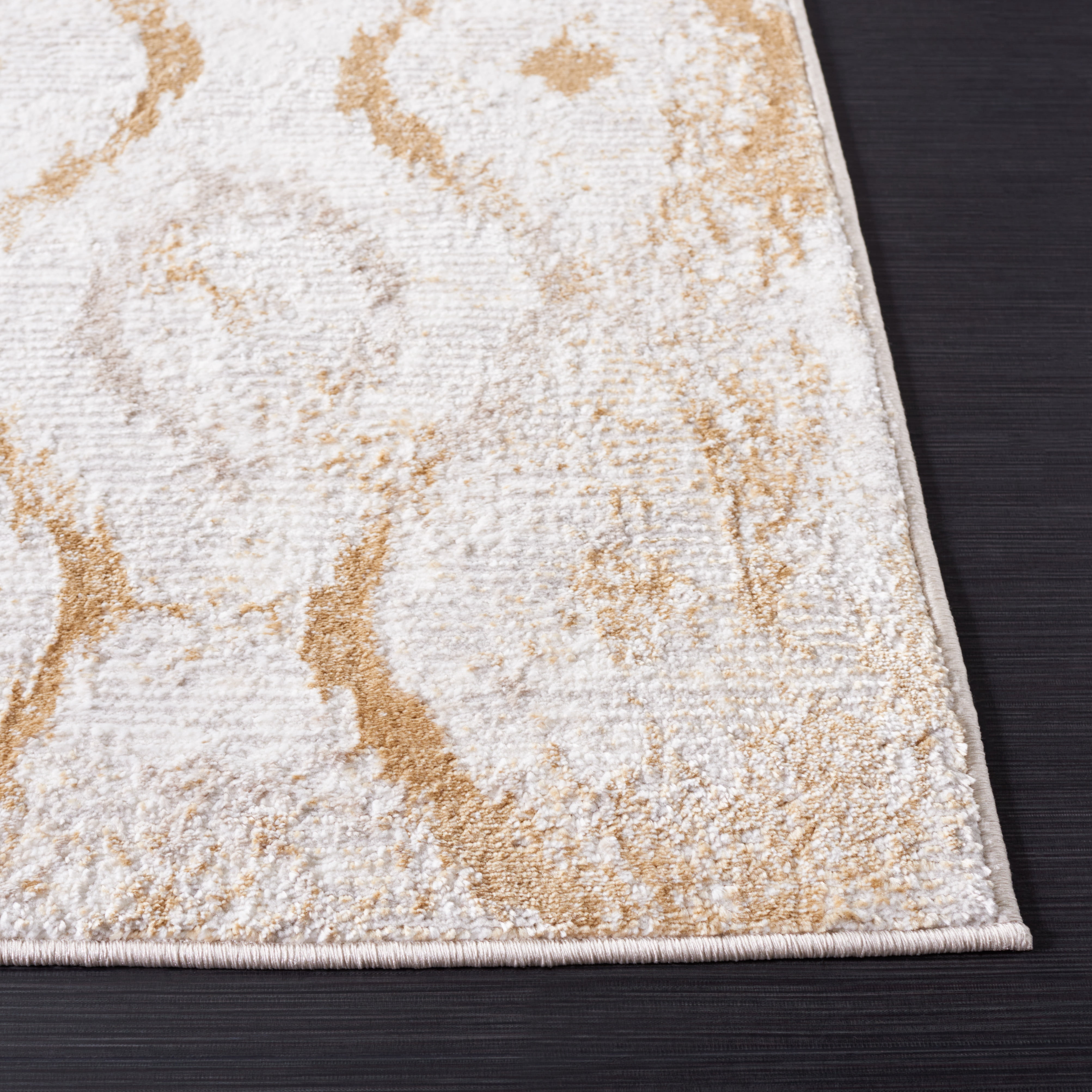 SAFAVIEH Meadow Doncho Diamond Area Rug, Ivory/Gold, 4' x 6'