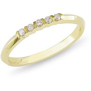 1/10 Carat T.W. Round Diamond Anniversary Ring in 10kt Yellow Gold
