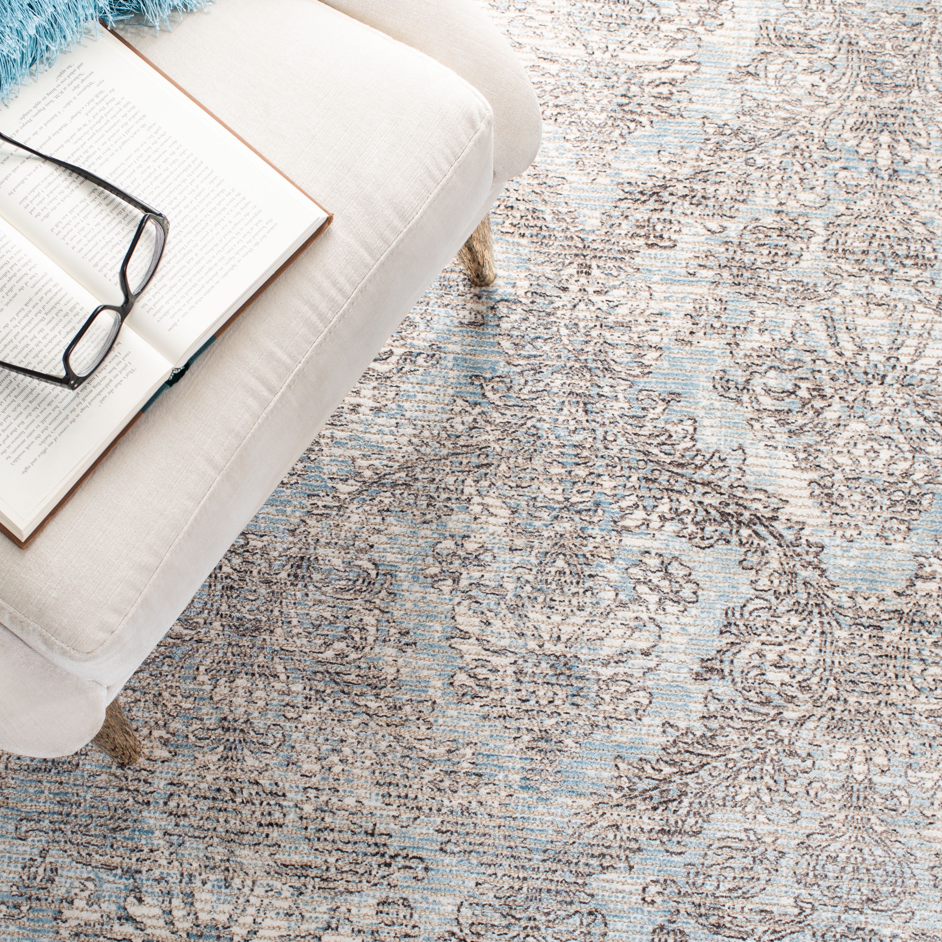 Safavieh Mirage Jacqueline Floral Area Rug, Light Blue/Gray, 6' x 6' Round