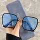 thumbnail image 1 of Gafas fotosensibles que cambian de color, espejo plano con marco grande azul cielo y montura de gafas para miopía con luz anti-azul, 1 of 6