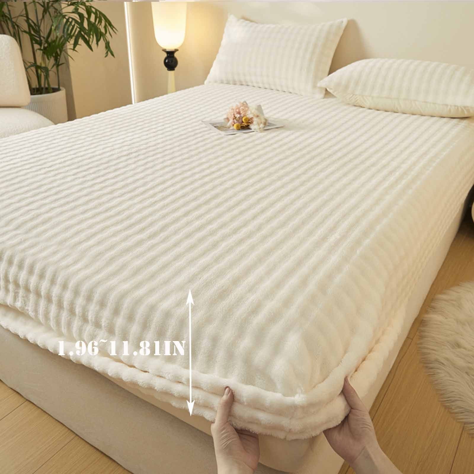 Hmgxay Rabbit Plush Bed Spread, Fitted Rabbit Flannel Mattress Cover, Thickened Coral Velvet Bed Hat, Cozy Winter Bedsheet Protector(70.9x78.7 Inches)