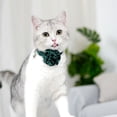 thumbnail image 4 of Collar de gato con estampado floral azuza con campana y pajarita con flores extraíble, 4 of 6