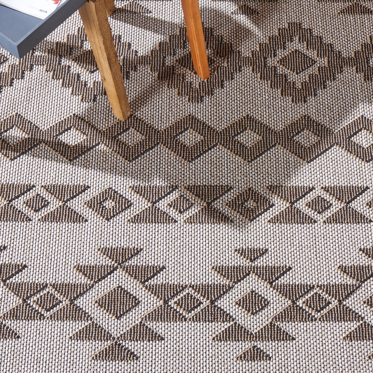 SAFAVIEH Global Caitriona Diamond Indoor/Outdoor Area Rug, Beige/Dark Beig, 8' x 10'