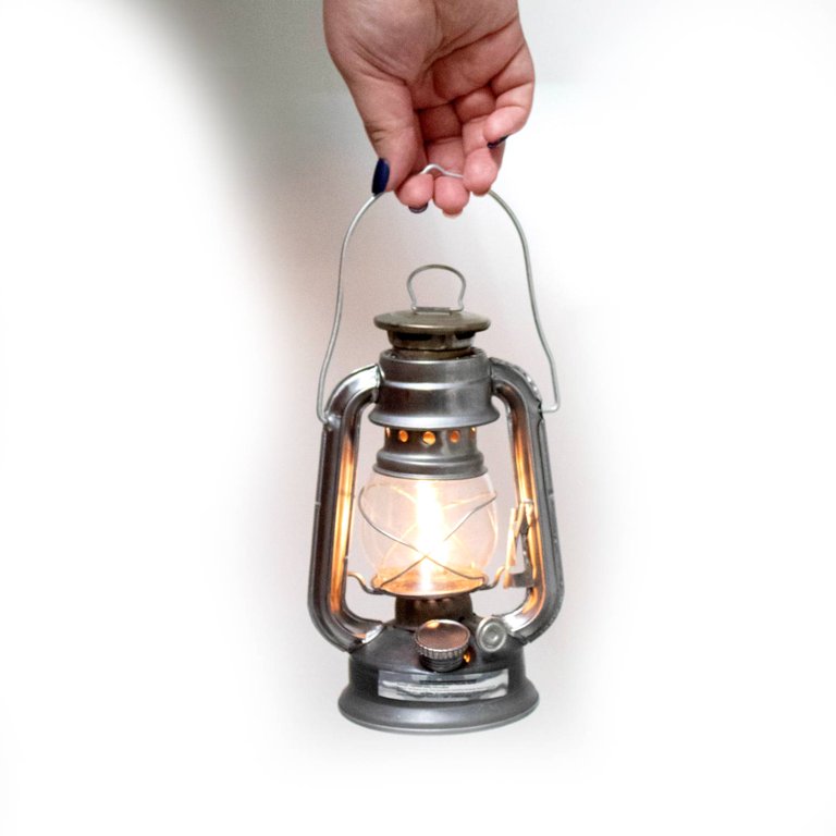 Rayo Rustico Kerosene Outdoor Lantern - 7.5 Inch Hurricane Lamp